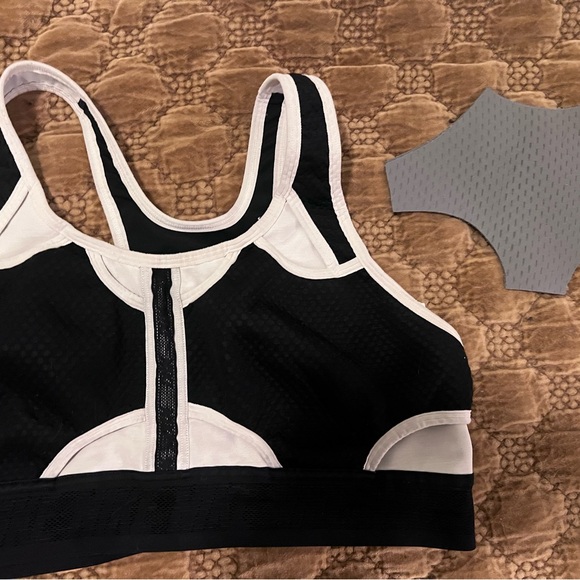 Nike Sports Bra with Inserts 🖤 - Picture 1 of 5